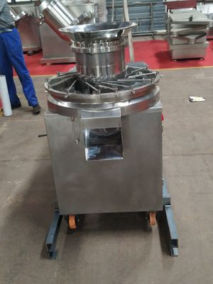 เครื่องอัดเม็ดแห้ง 4kw-7.5kw เครื่องบดย่อย Super Mixer แบบโรตารี่ความเร็วสูง